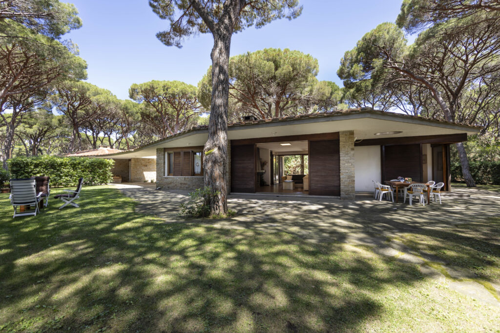 Garden view of Villa Dama Roccamare in the Roccamare pine forest